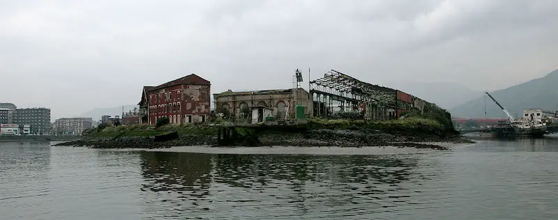 Vista de la Punta de Zorroza desde la Ría