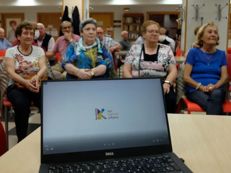 charla digitalización de los cuidados en el centro Gurutze Lagun